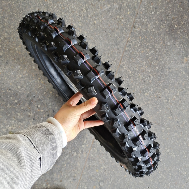90/90-21 Motorfietsband met 6PR/8PR Ply rating en zwarte kleur op de markt
