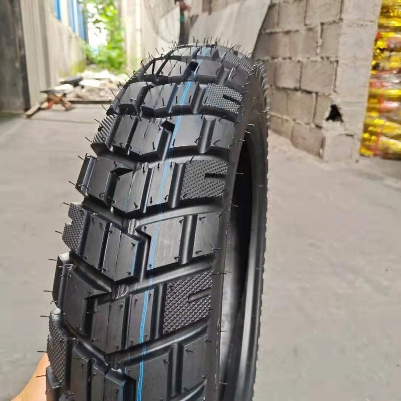 Laadplaats van de haven van Qingdao 110/90-16 Buisloze banden voor motorfietsen met een rubbergehalte van 35% tot 55%