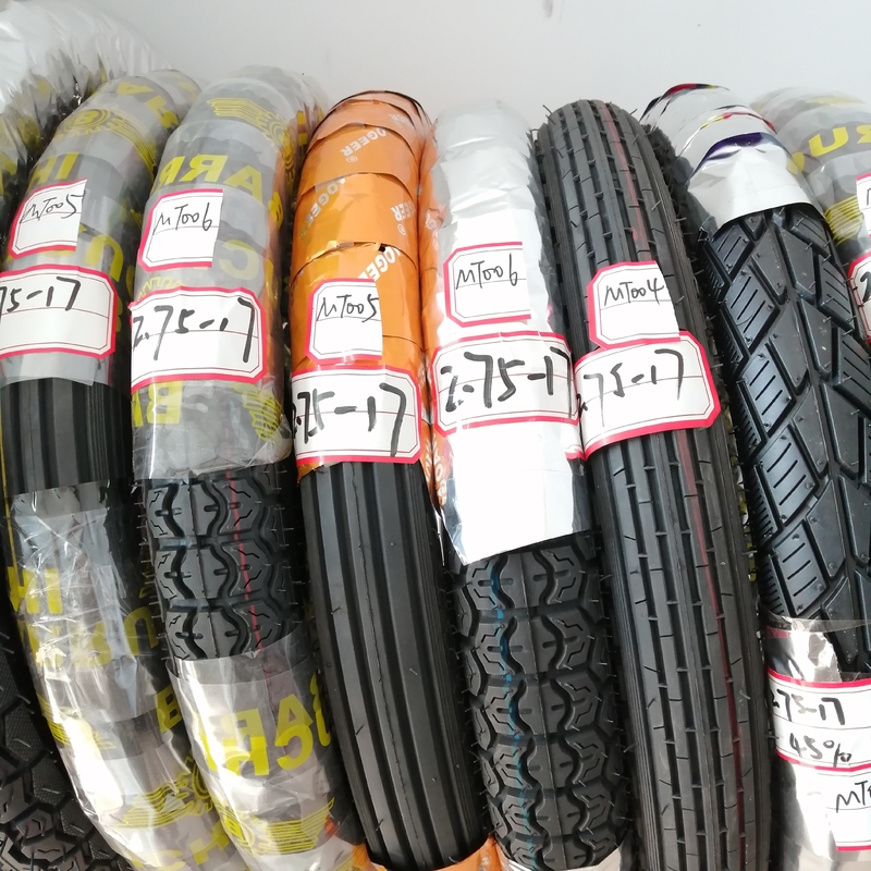 Rubberen motorbanden en -buizen 2.75-17 Hoge treksterkte 35%-55% Rubbergehalte