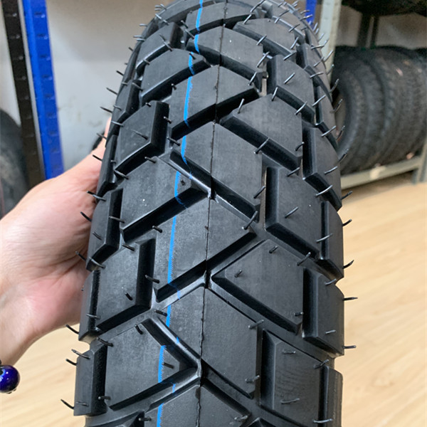 Qingdao Port Motorcycle Tires 18 met en 5000 stuks per dag Productiecapaciteit