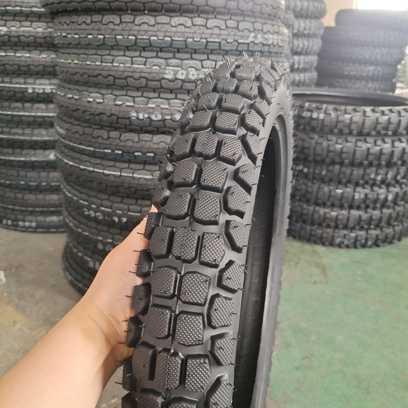 35% tot 55% rubbergehalte natuurlijke rubber motorfietsband 3.00-18 buisloze banden op zijn best
