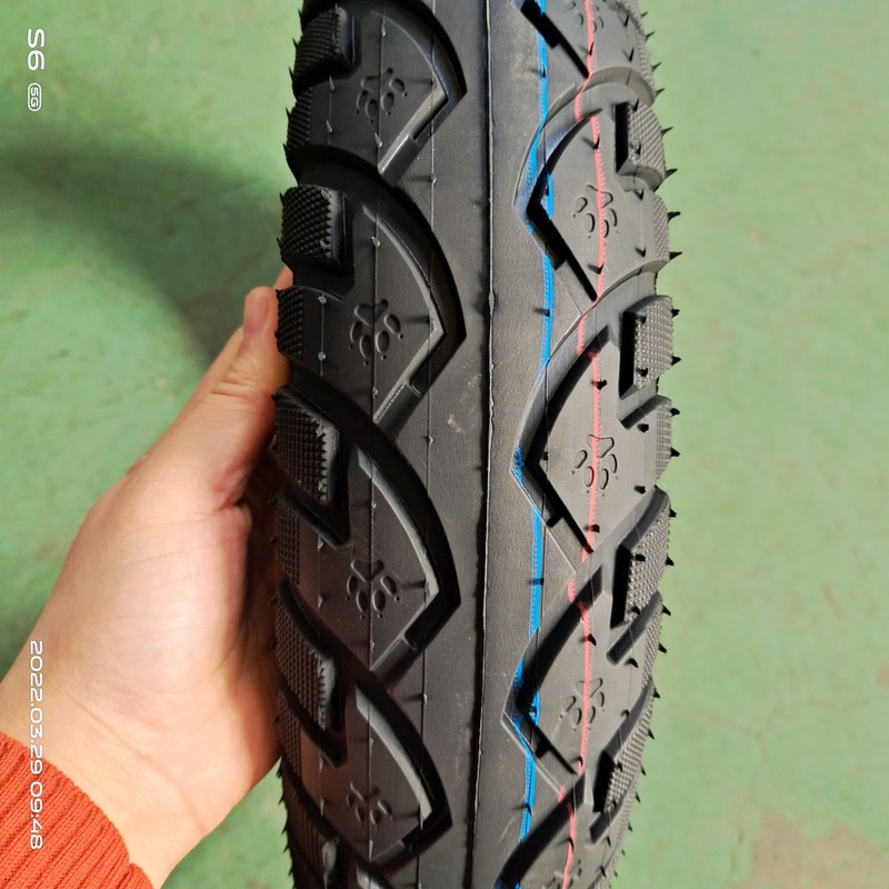 Motorfietsbuisloze band 3.50-10 met zwarte kleur en natuurrubber