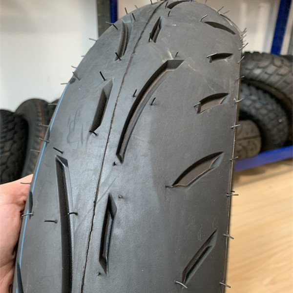 Deep Design Shinko motorfietsband 130/70-17 voor Deep Tread Design