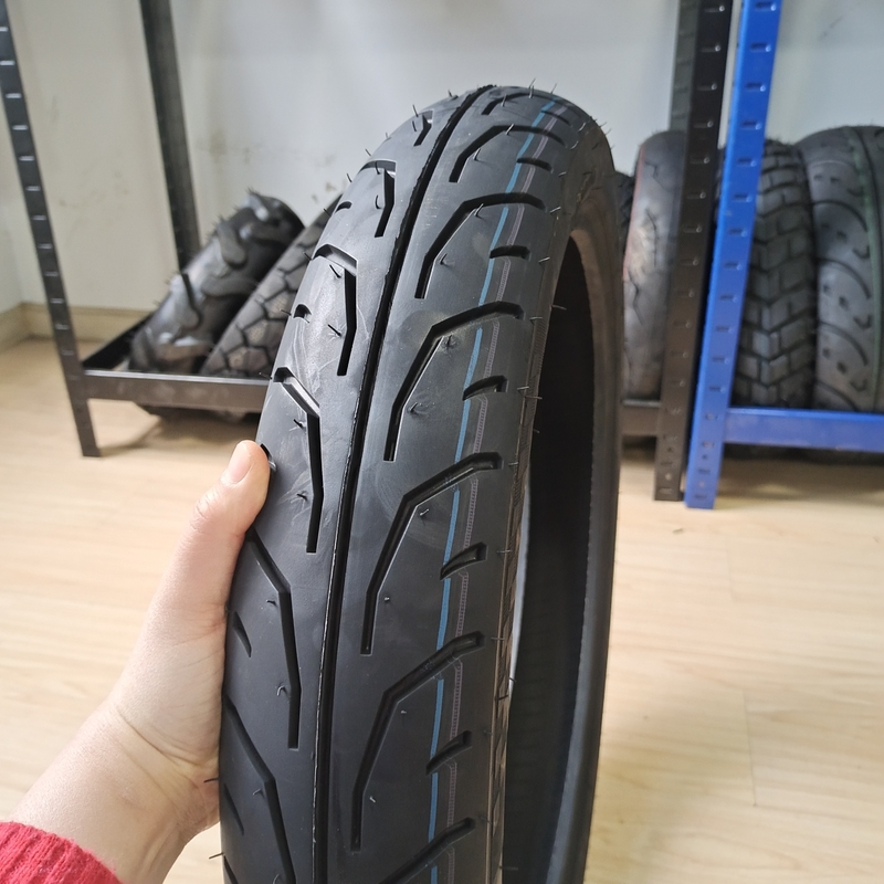 35% tot 55% rubbergehalte 90/90-17 TL Motorfietsband voor ISO9001-certificering
