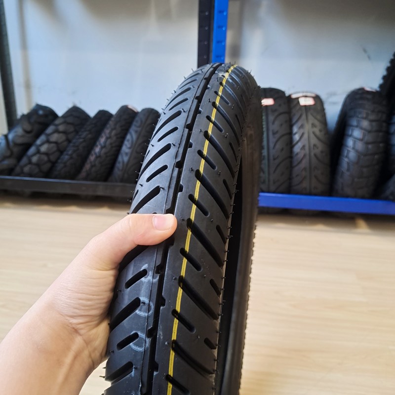 3.00-17 Natural Rubber Motorcycle Tire Populair patroon voor hoge snelheid prestaties