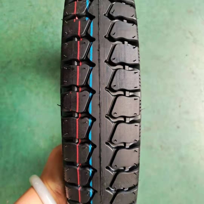 Motorfietsband 450 12 voor het laden van de haven van Qingdao met een rubbergehalte van 35% tot 55%
