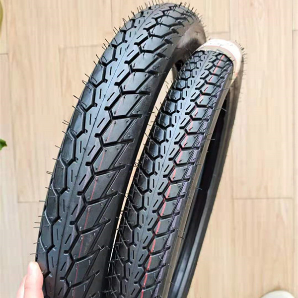 Motorfietsband 17 inch Motorfiets met diepgaand ontwerp Productiecapaciteit 5000 stuks per dag