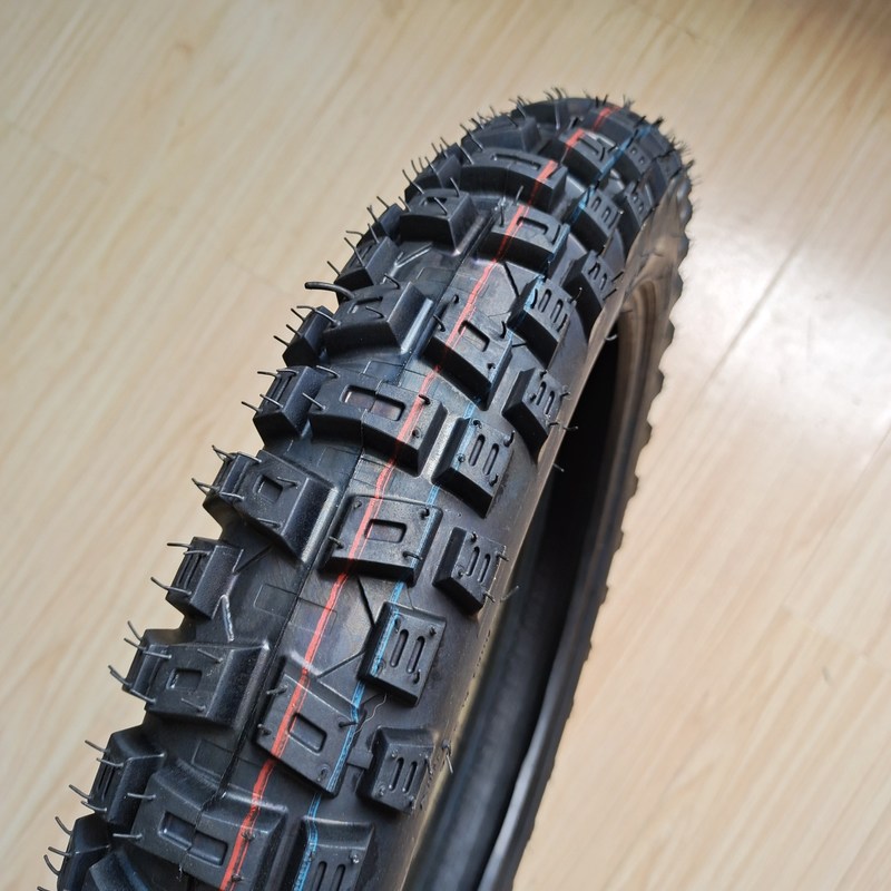 Panther Motorcycle Tire/Tire 3.00-17 voor het laden van de haven Qingdao en 20000 KM levensduur