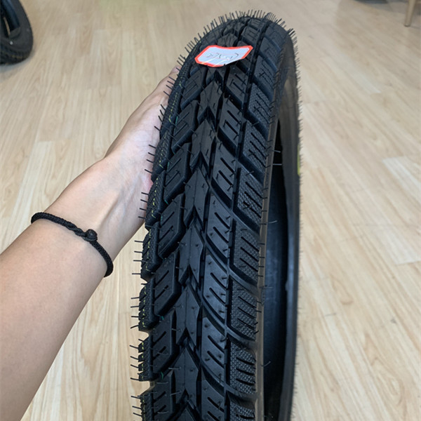 Koop motorfietsband 17 met 35% tot 55% rubberinhoud binnen 25 dagen
