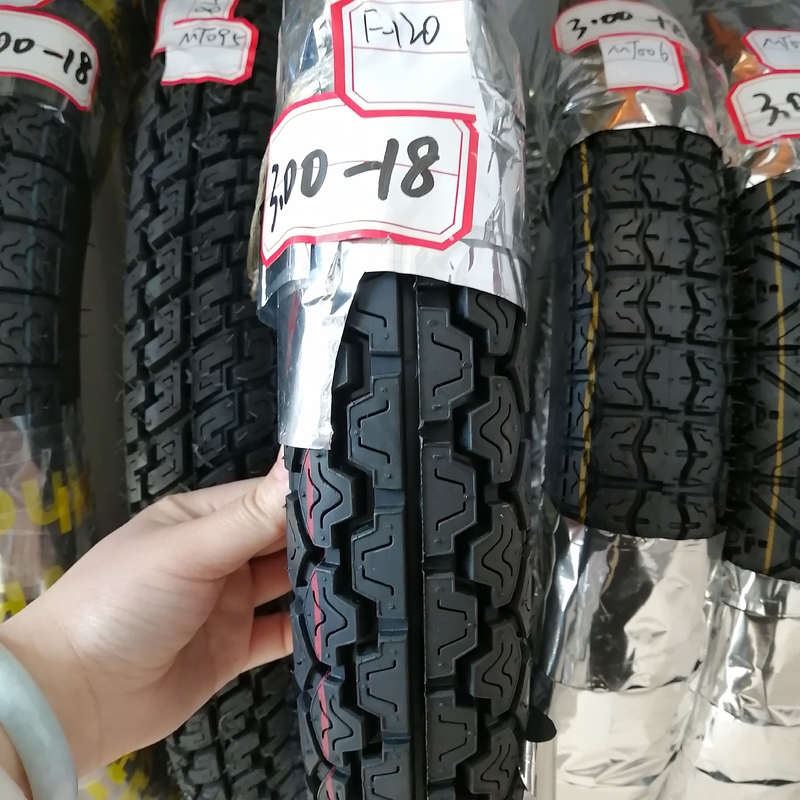 Directe bandenkas 3.00 18 Motorfietsband 300-18 met 35% tot 55% rubbergehalte