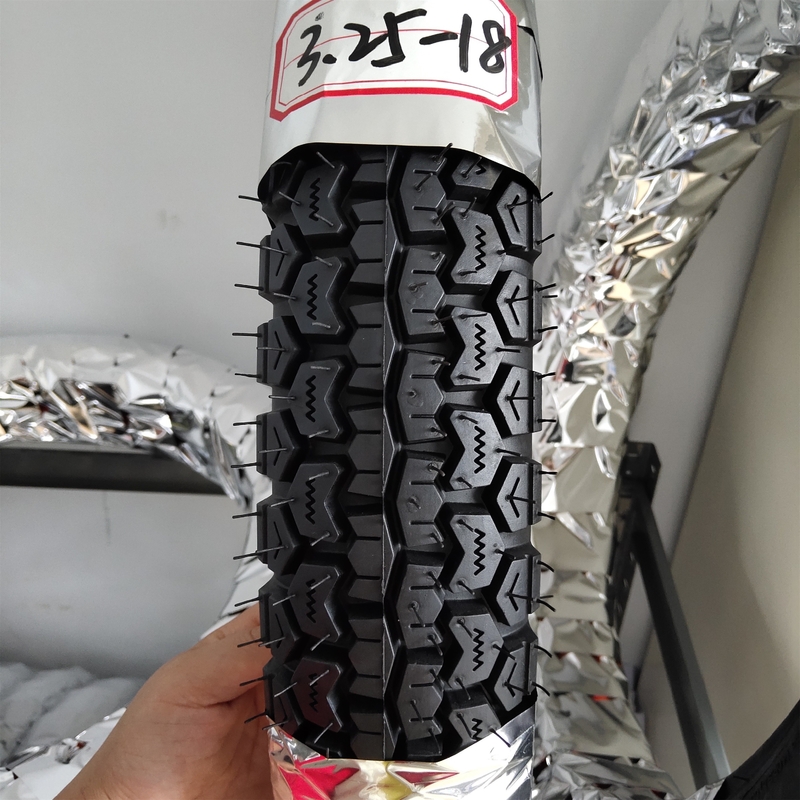 Super 110/90-18 Rubber motorfietsband voor en OEM aanvaarding 3.5 kg gewicht