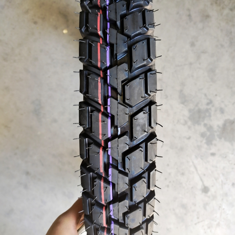 Afrikaanse markt 3.00-17 Motorfietsbanden Buisloze banden met 35% tot 55% rubber