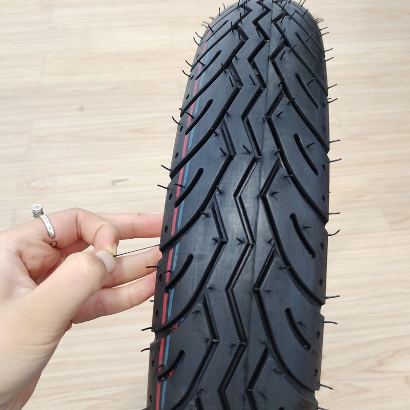 Verlading van de haven van Qingdao 90/90/18 Innova Vintage motorfietsbanden met 6PR/8PR verplaatsingspercentage