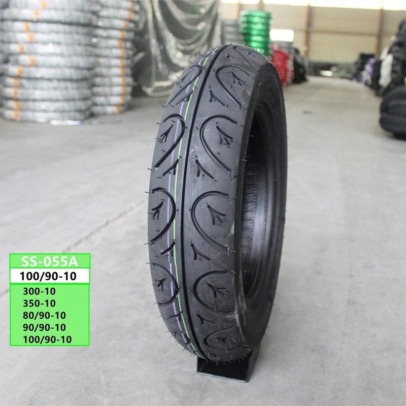 90/90-10 90/100-10 100/90-10 110/90-10 Tubeless scooterband met een laadvermogen van 224 kg