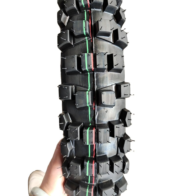 Groot prestatie motorfietsband 4.10-18 in de haven van Qingdao met een levensduur van 20000 km