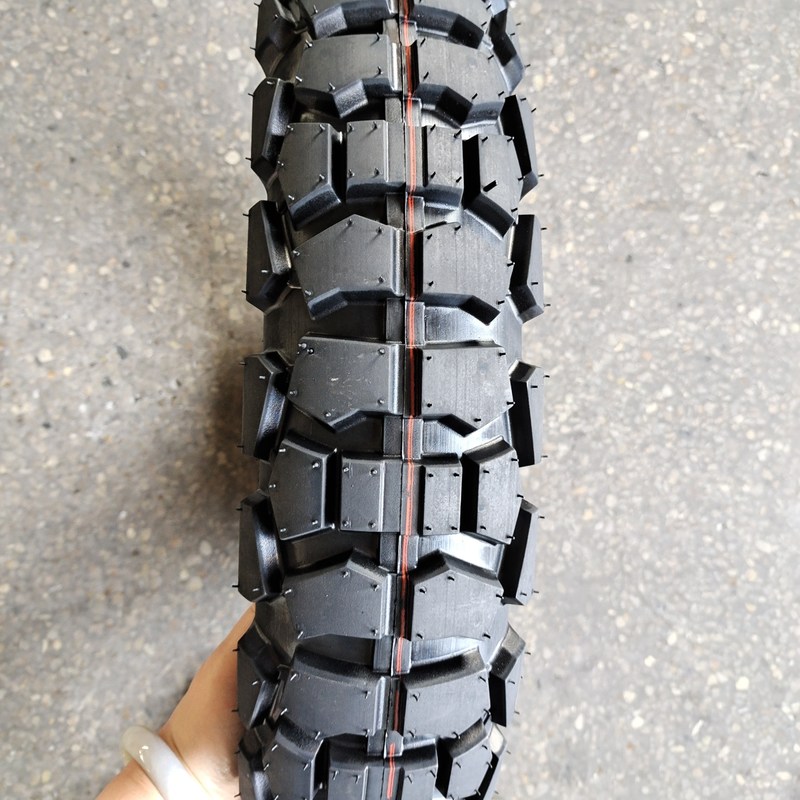 Qingdao Port Manufactured 120/90-18 Motorcycle Tire Tire voor rechte lijnstabiliteit
