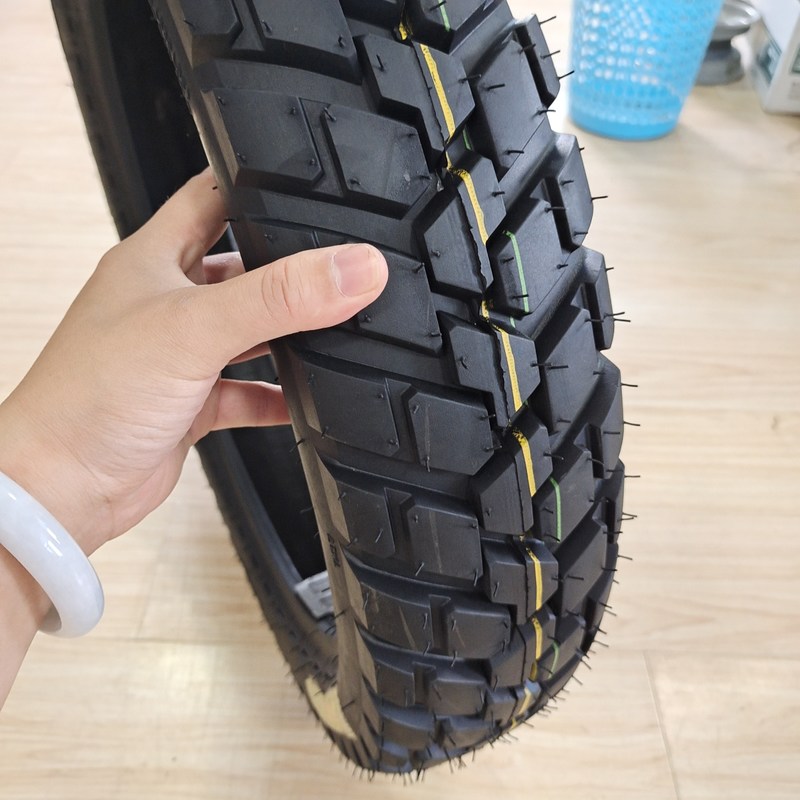 Motorfietsband 3.00-18 35%-55% Rubberinhoud Leveringstermijn Binnen 25 dagen