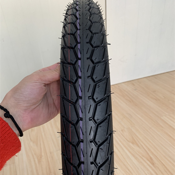 Productiecapaciteit 10000 stuks per dag voor rubberen motorrijwielen 70/100-17