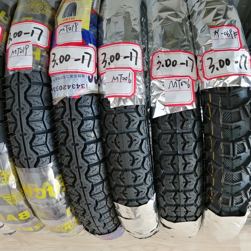 3.00-17 Motorfietsband met een levensduur van 20000 km en een productiecapaciteit van 5000 stuks per dag