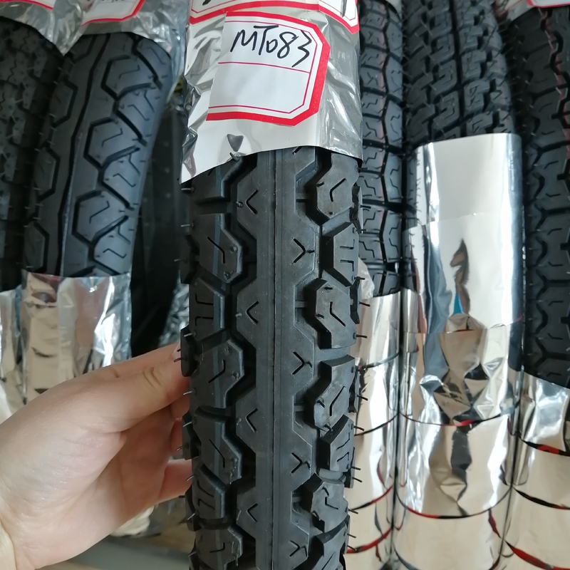 Afrikaanse markt buisloze en buistype motorfietsbanden met bandenkooi
