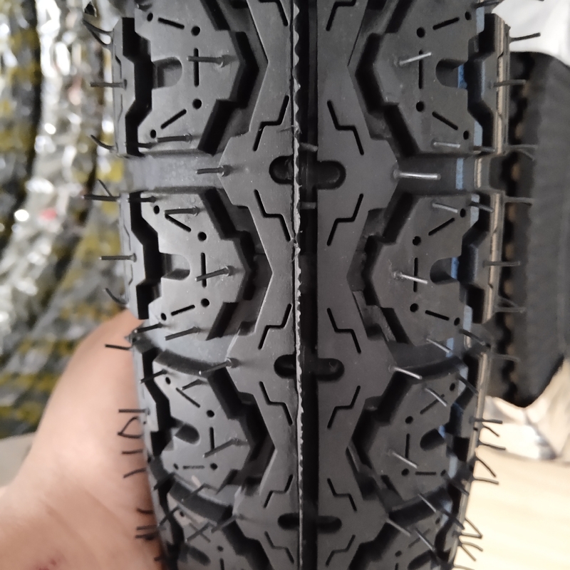 Banden van motorfietsen met een treksterkte van 105