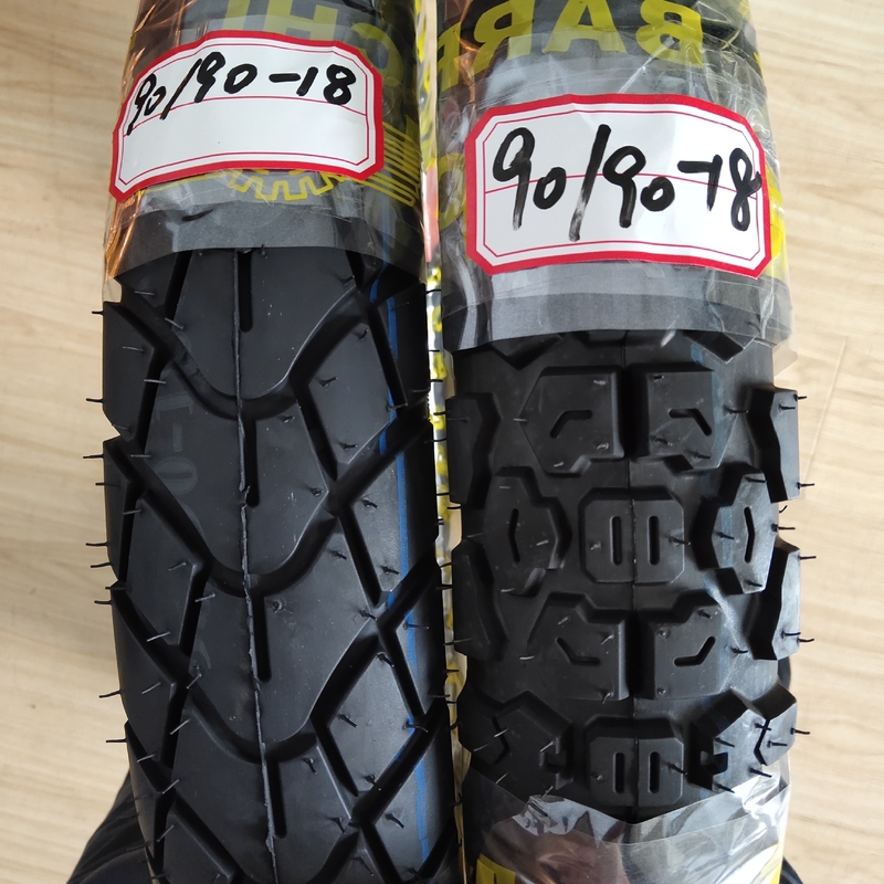 Rubber motorfietsband 90/90-18 met 20000 KM Werkduur Levertijd binnen 25 dagen